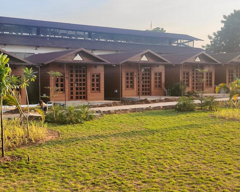 Nirvana Resort And Restaurant Garudeshwar Exteriör bild
