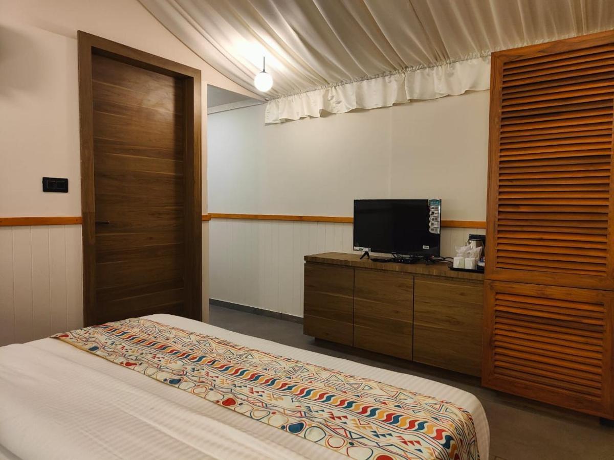 Nirvana Resort And Restaurant Garudeshwar Exteriör bild